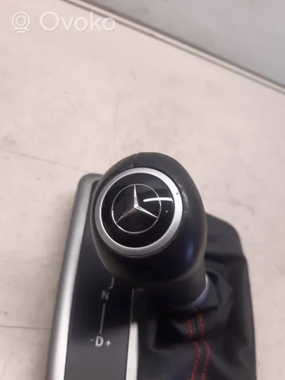 Mercedes-Benz SLK R171 Revêtement pommeau de levier de vitesses cuir A1712671288