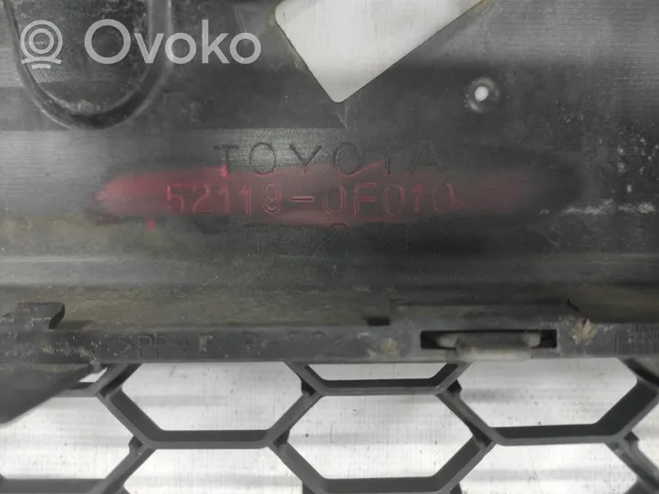 Toyota Corolla Verso E121 Zderzak przedni 