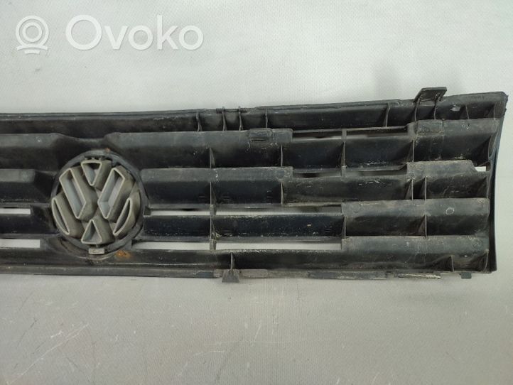 Volkswagen Polo II 86C 2F Front grill 