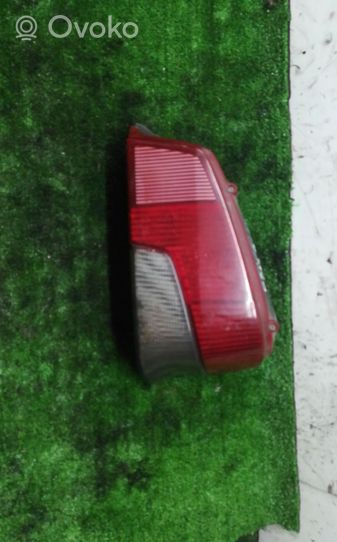 Peugeot 106 Lampy tylnej klapy bagażnika 