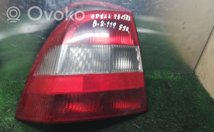 Opel Vectra B Lampy tylnej klapy bagażnika 