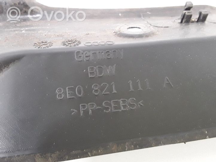 Audi A4 S4 B7 8E 8H Panel wykończeniowy błotnika 8E0821111