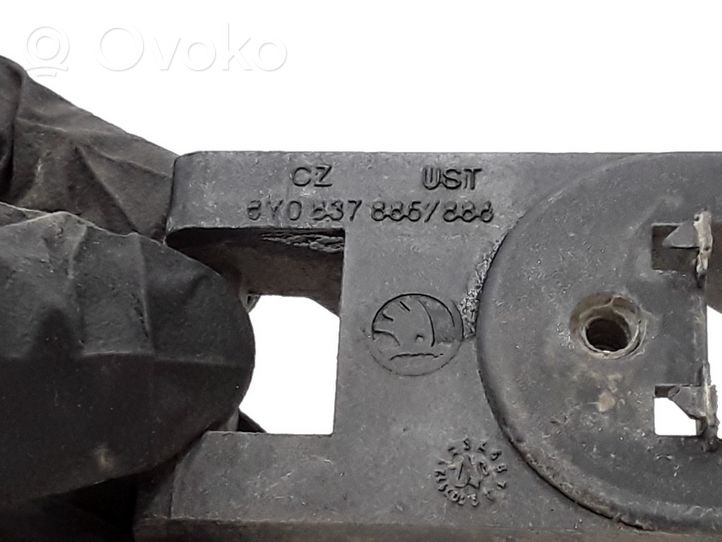 Skoda Fabia Mk1 (6Y) Klamka/wspornik zewnętrzny drzwi tylnych 8Y0837885