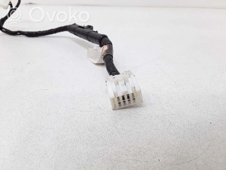 Mazda 6 Câble adaptateur AUX GS8S6705Y