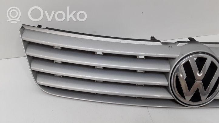 Volkswagen PASSAT B5 Нижняя решётка (из трех частей) 3B0853653C