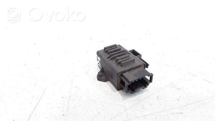 Volkswagen PASSAT B6 Seat heating relay 1Z0959772