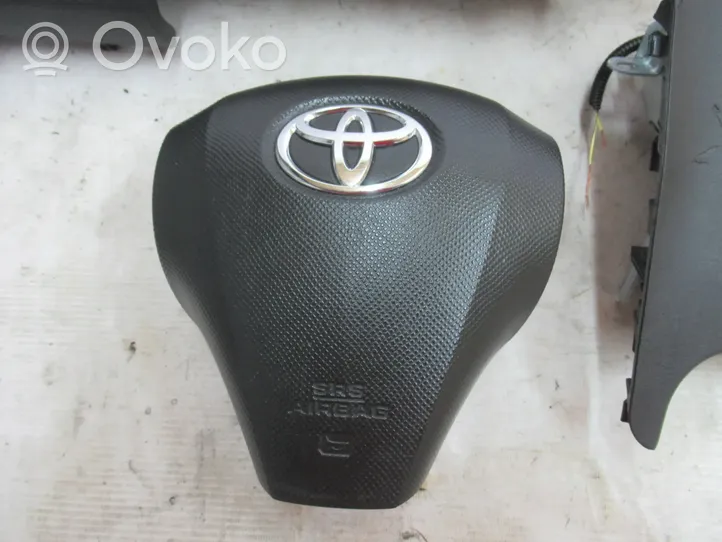 Toyota Yaris Oro pagalvių komplektas su panele 