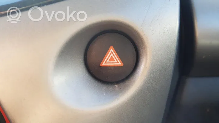 Toyota Aygo AB10 Przycisk świateł awaryjnych 