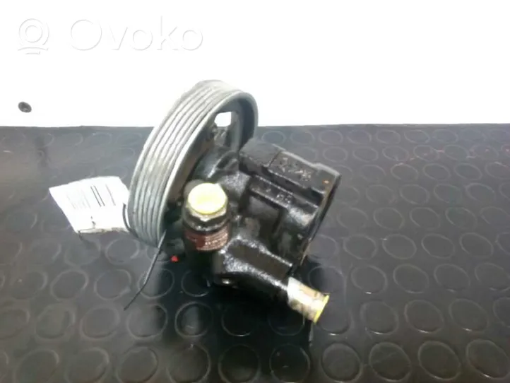 Renault Clio I Power steering pump 7700431283