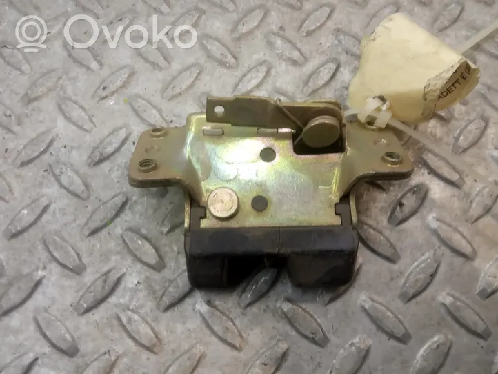 Opel Kadett E Loquet de verrouillage de hayon 