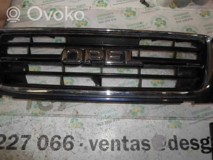 Opel Monterey Grotelės priekinės 