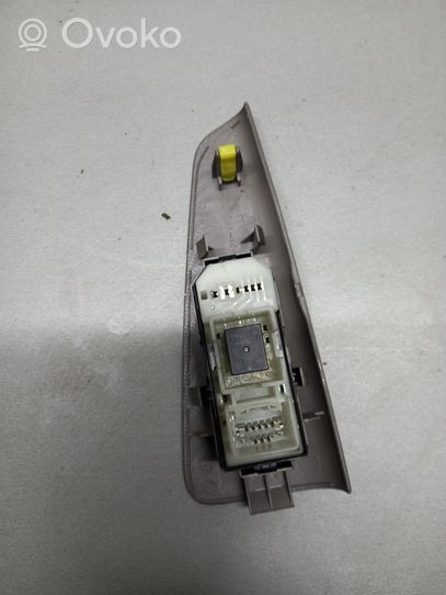 Toyota Corolla Verso E121 Rear door window switch trim 7427113010