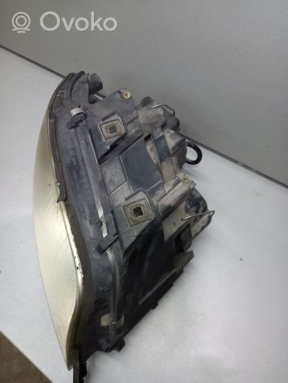 Audi A6 S6 C5 4B Lampa przednia 15593000