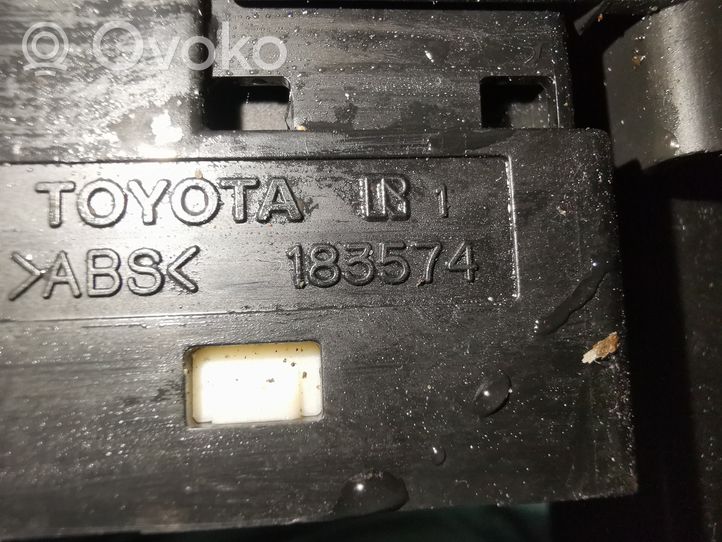 Toyota Corolla E120 E130 Autres commutateurs / boutons / leviers 183574