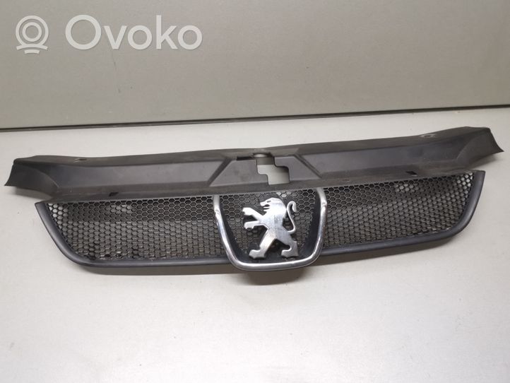 Peugeot 406 Grille calandre supérieure de pare-chocs avant 9631250277