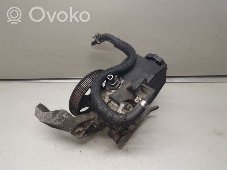 Mercedes-Benz CLK A208 C208 Ohjaustehostimen pumppu A0024668401