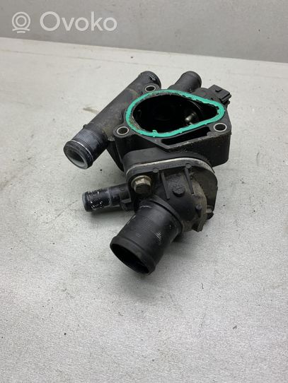 Volvo S40, V40 Boîtier de thermostat / thermostat 8200065390