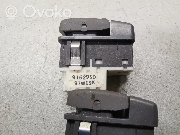 Volvo S70  V70  V70 XC A set of switches 9162953