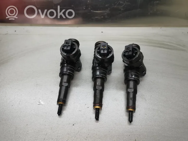 Volkswagen PASSAT B5 Fuel injectors set 038130073F