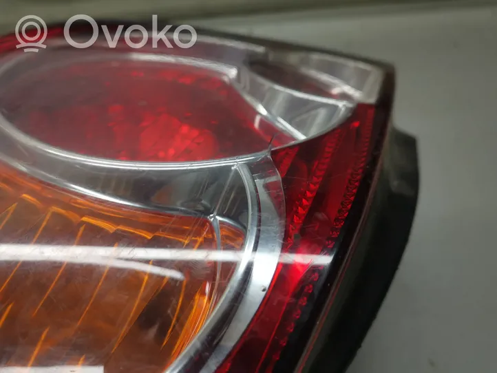 Toyota Avensis T250 Aizmugurējais lukturis virsbūvē 