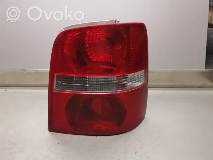 Volkswagen Touran I Rear/tail lights 1T0945258A