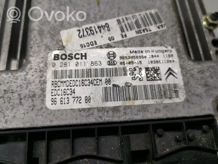 Peugeot 307 Variklio valdymo blokas 0281011863