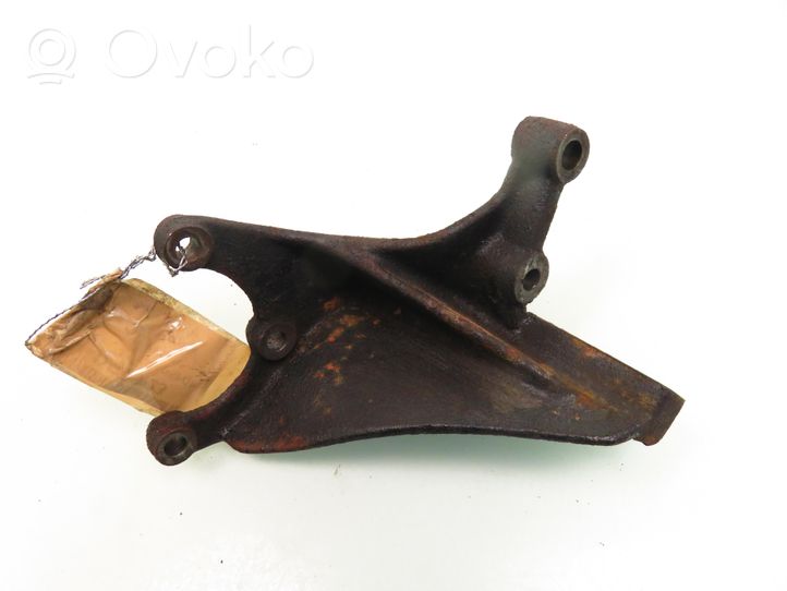 Volkswagen Transporter - Caravelle T4 Power steering pump mounting bracket 