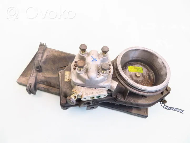 Audi 80 90 B3 Distribuidor de combustible 026133353D