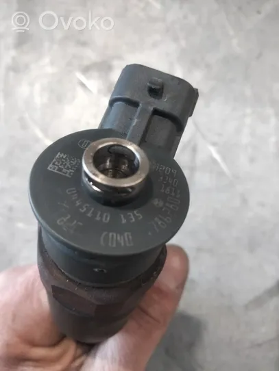 Peugeot 206+ Injecteur de carburant 0445110135