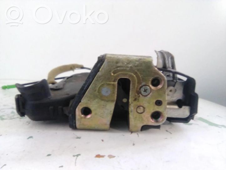 Toyota Corolla Verso E121 Front door lock, 41.36 € RRR