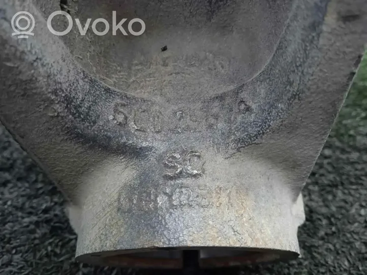 Skoda Fabia Mk3 (NJ) Zwrotnica koła przedniego 6C0256A