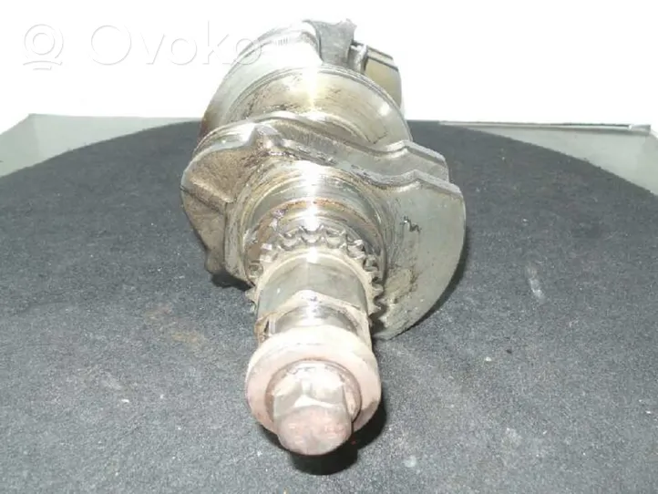 Opel Vectra B Vilebrequin du moteur 90400177