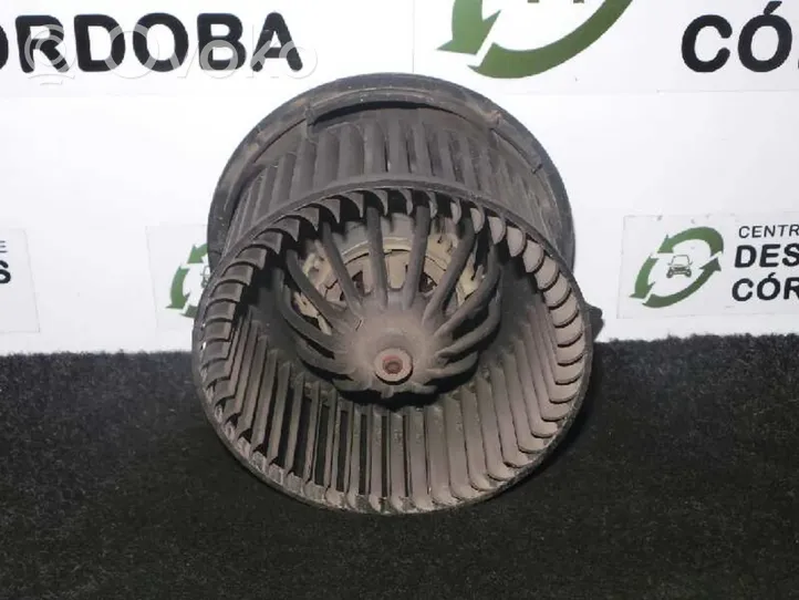 Nissan Micra C+C Pečiuko ventiliatorius/ putikas 
