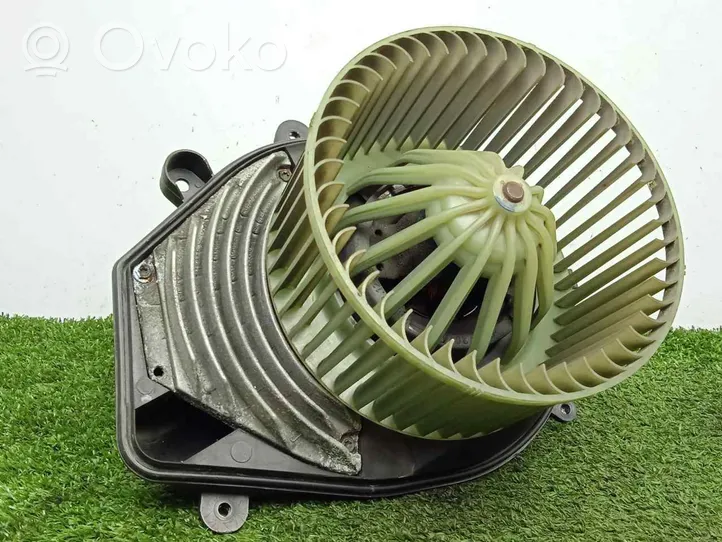 Volkswagen Passat Alltrack Ventola riscaldamento/ventilatore abitacolo 740221233F