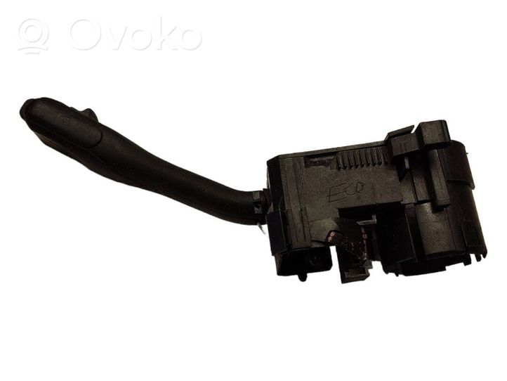 Volkswagen PASSAT B5.5 Indicator stalk 8L0953513K