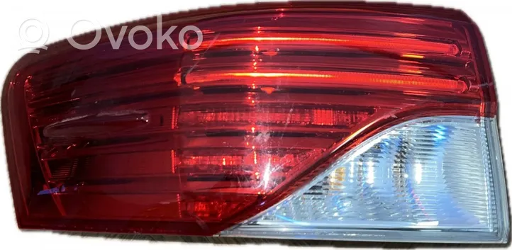 Toyota Avensis T270 Lampa tylna 