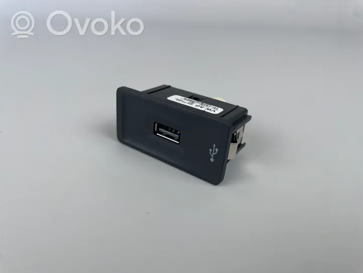 Volkswagen PASSAT B8 Gniazdo / Złącze USB 3G0035222