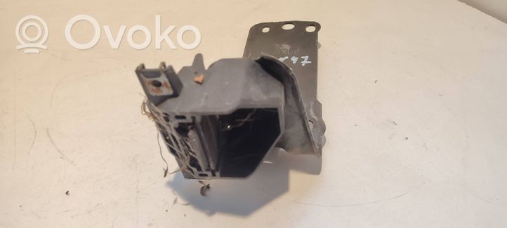 BMW X1 E84 Staffa del pannello di supporto del radiatore 7117811