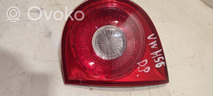 Volkswagen Golf V Lampy tylnej klapy bagażnika 03727665