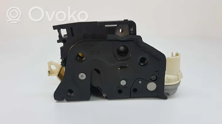 Volkswagen PASSAT B7 Front door lock 