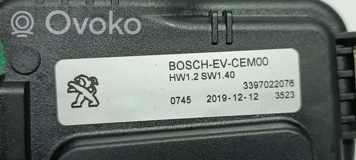 Peugeot 5008 II Mechanizm i silniczek wycieraczek szyby przedniej / czołowej 1397225003