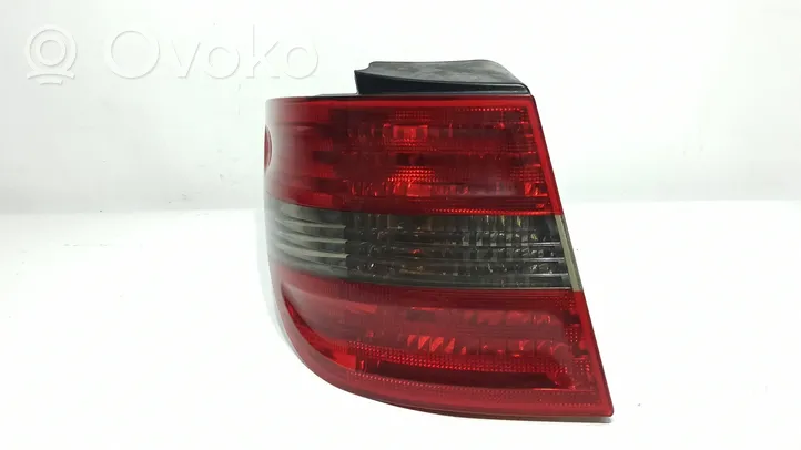 Mercedes-Benz B W245 Luces portón trasero/de freno A1698202364