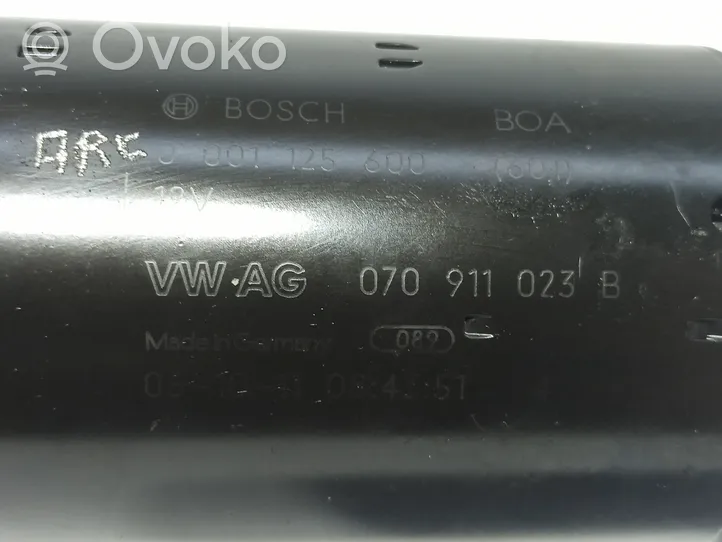 Volkswagen Touareg I Rozrusznik 0001125600