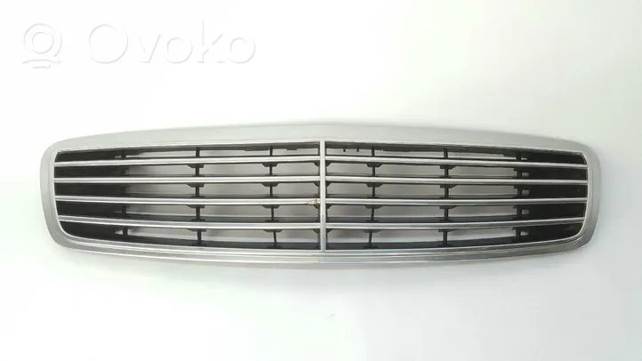 Mercedes-Benz S W220 Maskownica / Grill / Atrapa górna chłodnicy A22088003839040