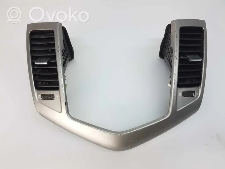 Chevrolet Cruze Dash center air vent grill 94567907