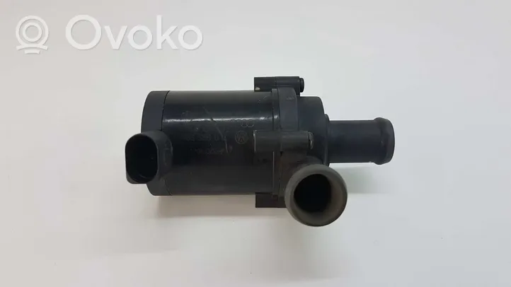 Volkswagen Touareg I Pompe de circulation d'eau 70207404