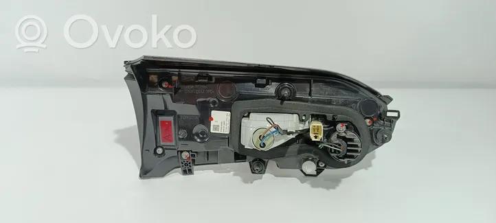 Toyota RAV 4 (XA40) Luci posteriori 8158042080