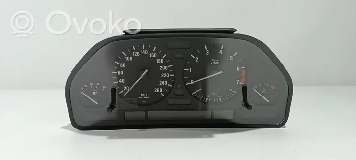 BMW 7 E32 Compteur de vitesse tableau de bord 62131388781