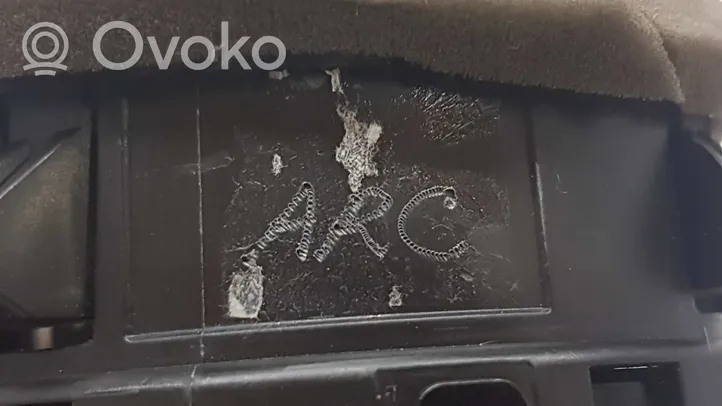 Renault Clio IV Dysze / Kratki środkowego nawiewu deski rozdzielczej 