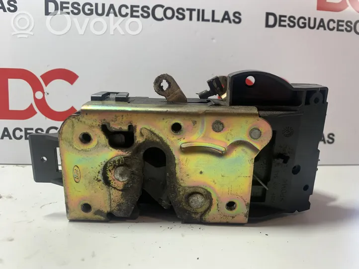 Ford Focus Serratura portiera anteriore 2S4AA21812CB